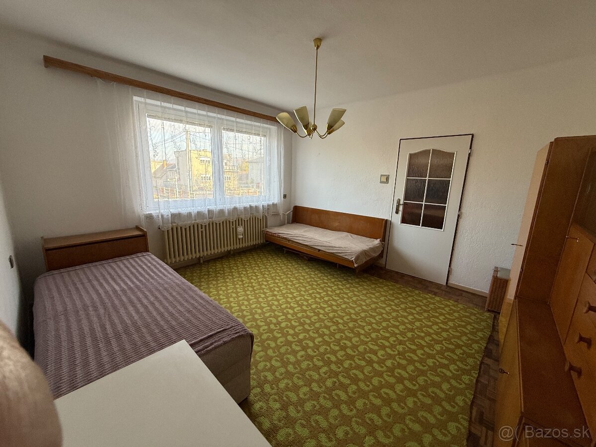 Rodinný dom s pozemkom v Kozárovciach - 11