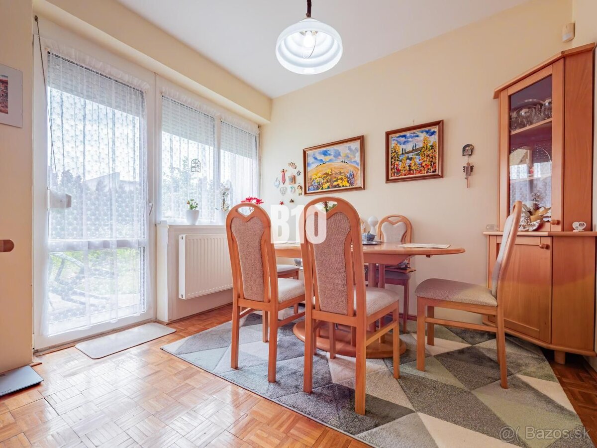 PRIESTRANNÝ RODINNÝ DOM s garážou v pokojnom prostredí mesta - 11