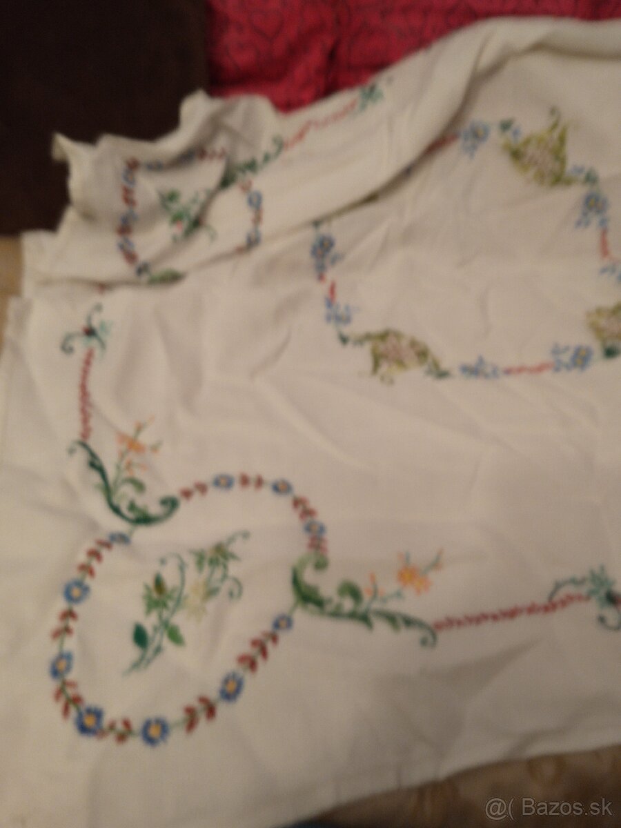 Retro vyšívané obrusy - 11