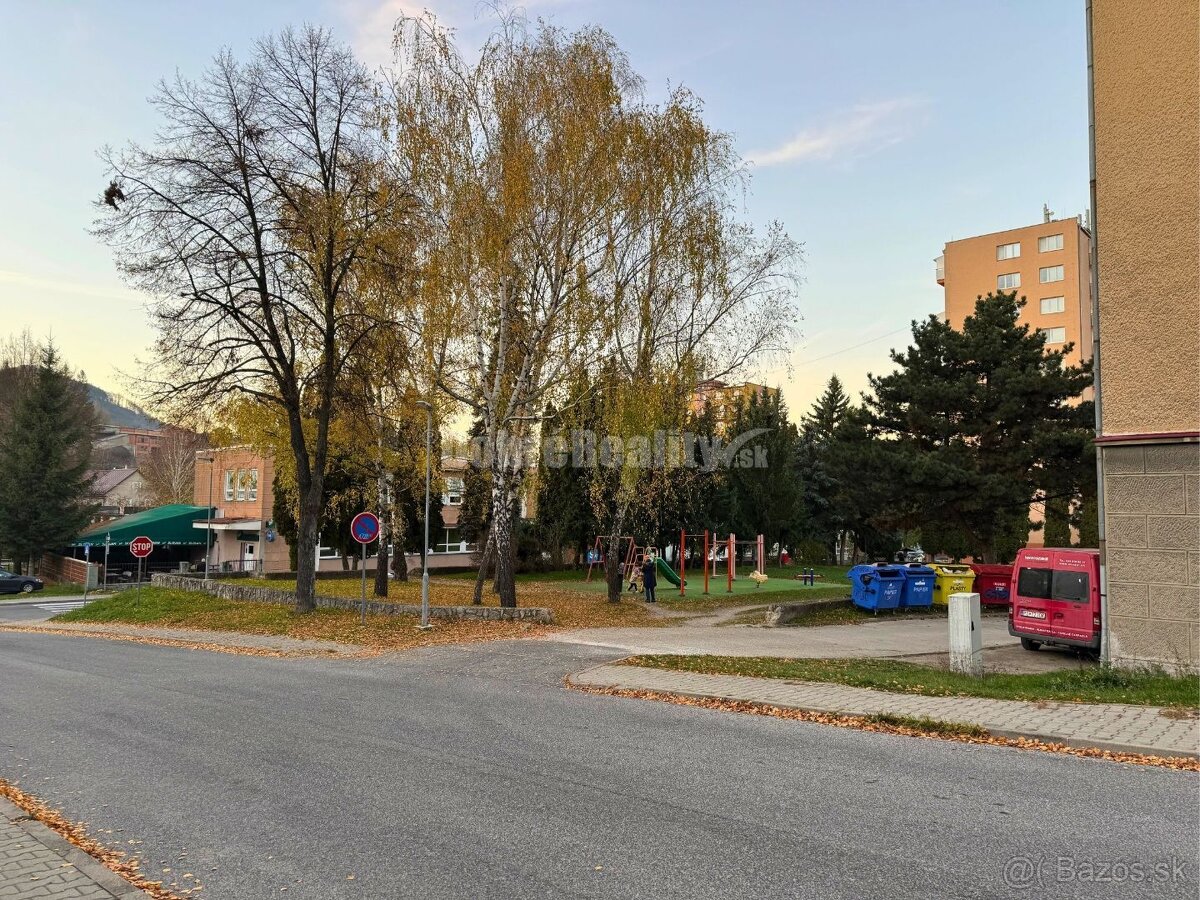 REZERVOVANÉ.......Na predaj 2 izbový veľkometrážny byt v Han - 11