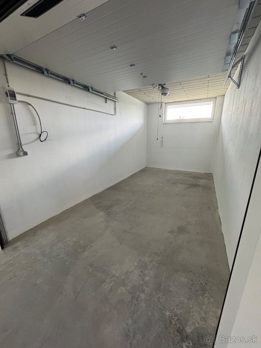 Garáže na prenájom na ZVONČEKOVEJ ul. v Michalovciach - 11