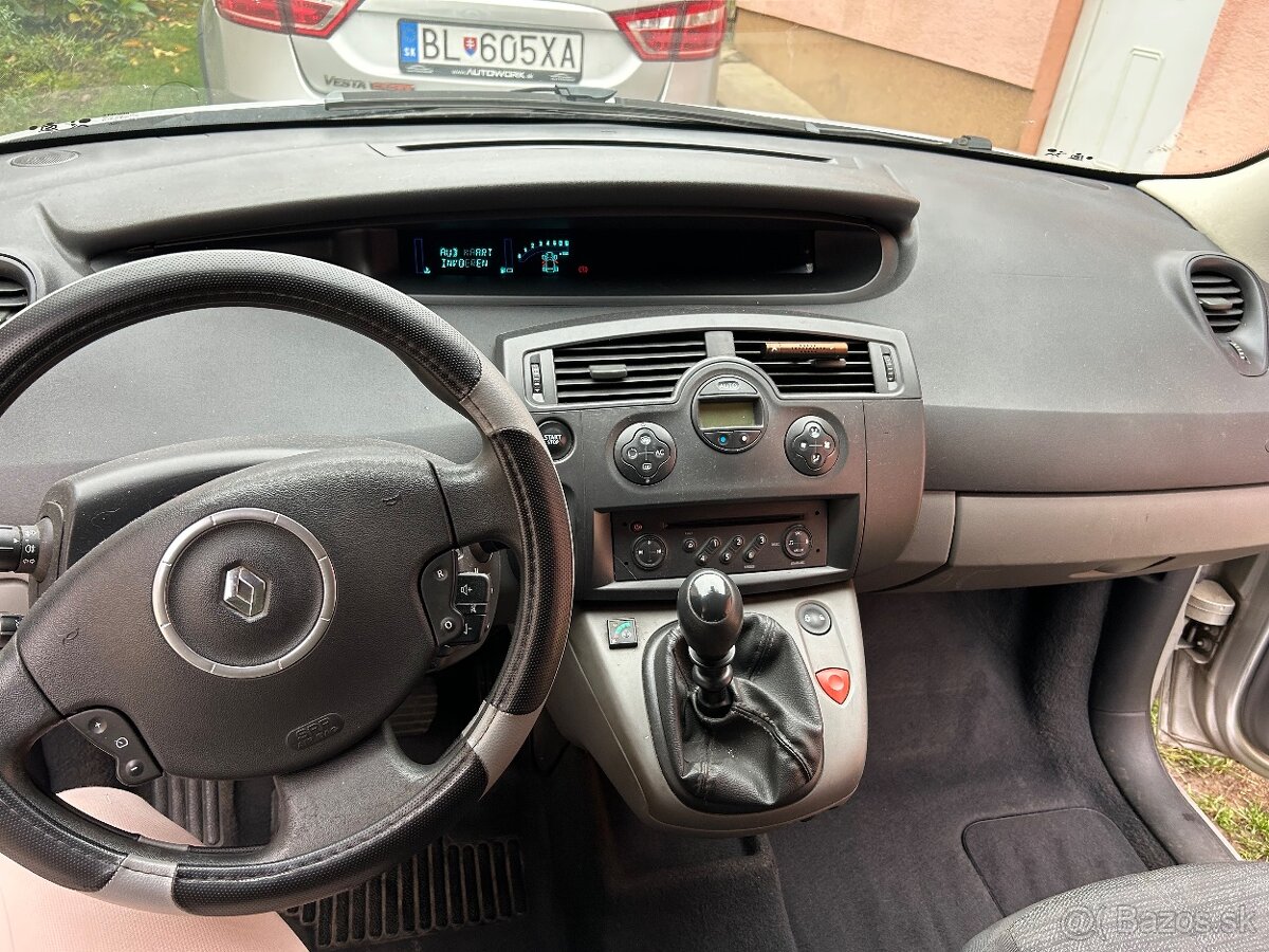 Renault Megane Scenic - 11