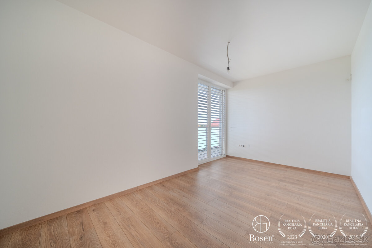BOSEN | ZNÍŽENÁ CENA 4 izbového domu vo vysokom štandarde, Š - 11