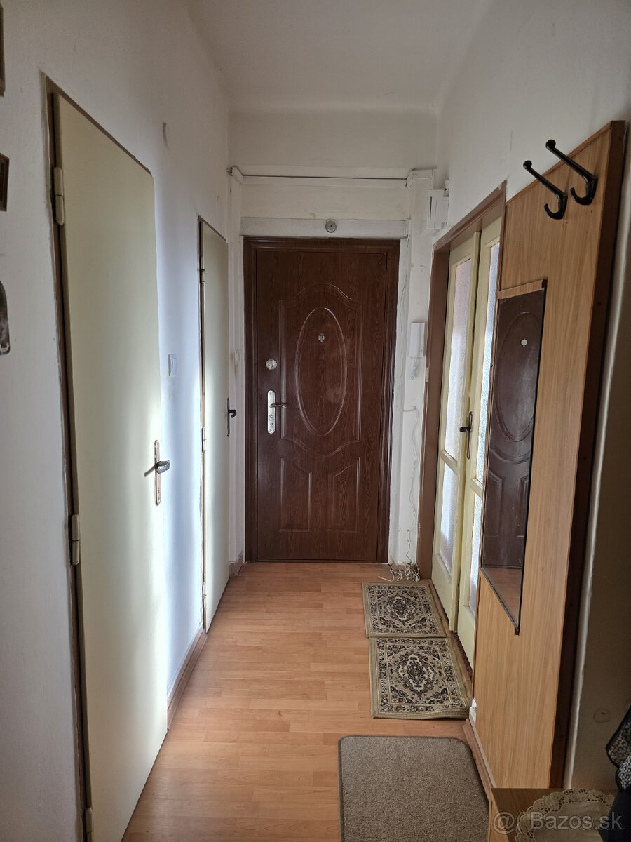 Predám 2 izbový byt - Levice - 11