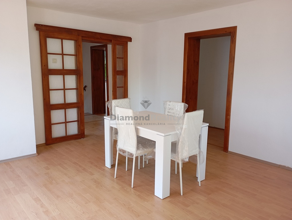 Na predaj rodinný dom pri Vrábľoch - 11