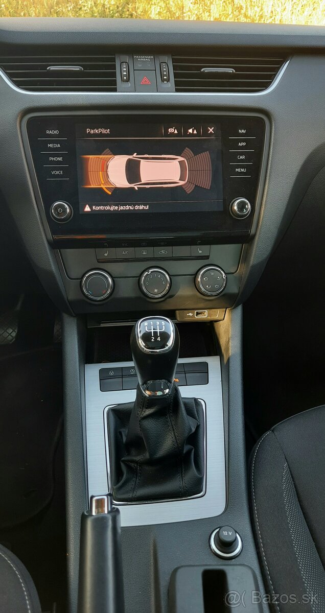 Predám Škoda Octavia Combi 1.6 TDI 115k Ambition - 11