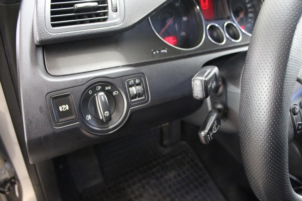 Volkswagen Passat Variant 2.0 TDI Trendline DSG - 11