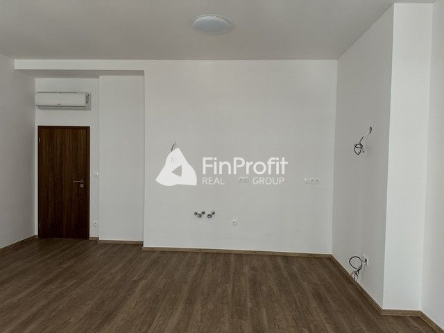 Kompletne zrekonštruovaný, klimatizovaný 4i byt na predaj - - 11