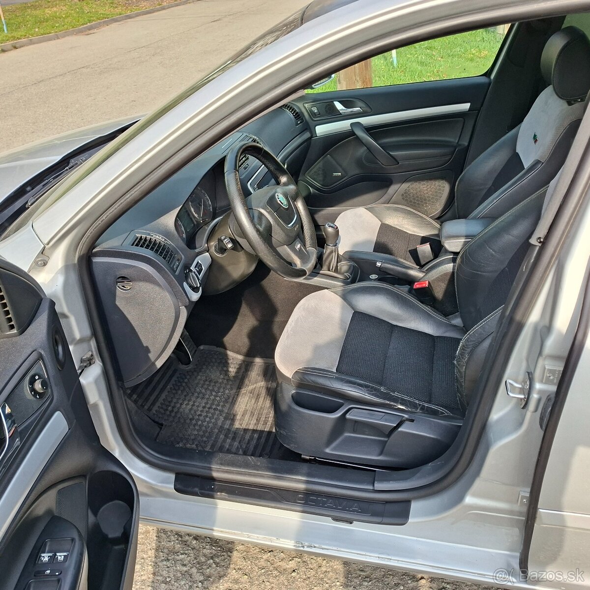 Škoda Octavia Combi 2.0 TDI Elegance facelift " RS " - 11