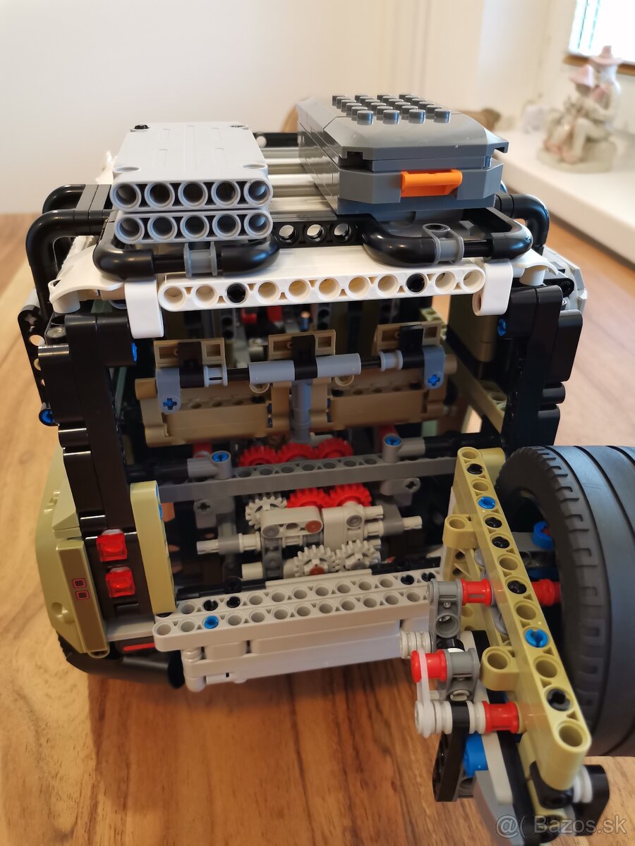 Land Rover Defender - 11