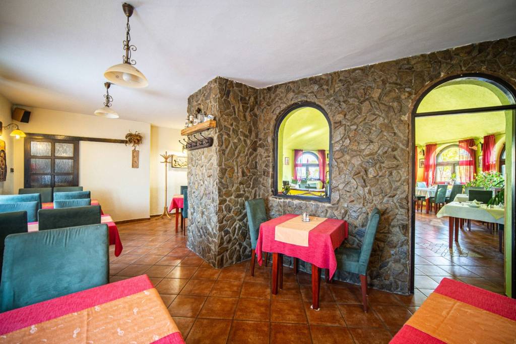 TOREA - PRENÁJOM OBJEKTU REŠTAURÁCIE - VINOSADY, OKRES PEZIN - 11