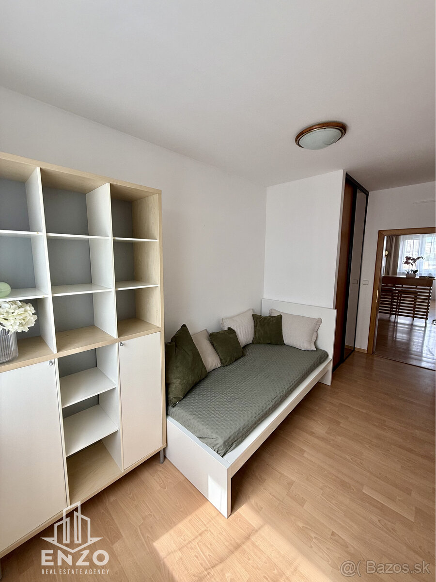 PRENÁJOM: Priestranný 4-izbový byt s výhľadom na hrad v cent - 11