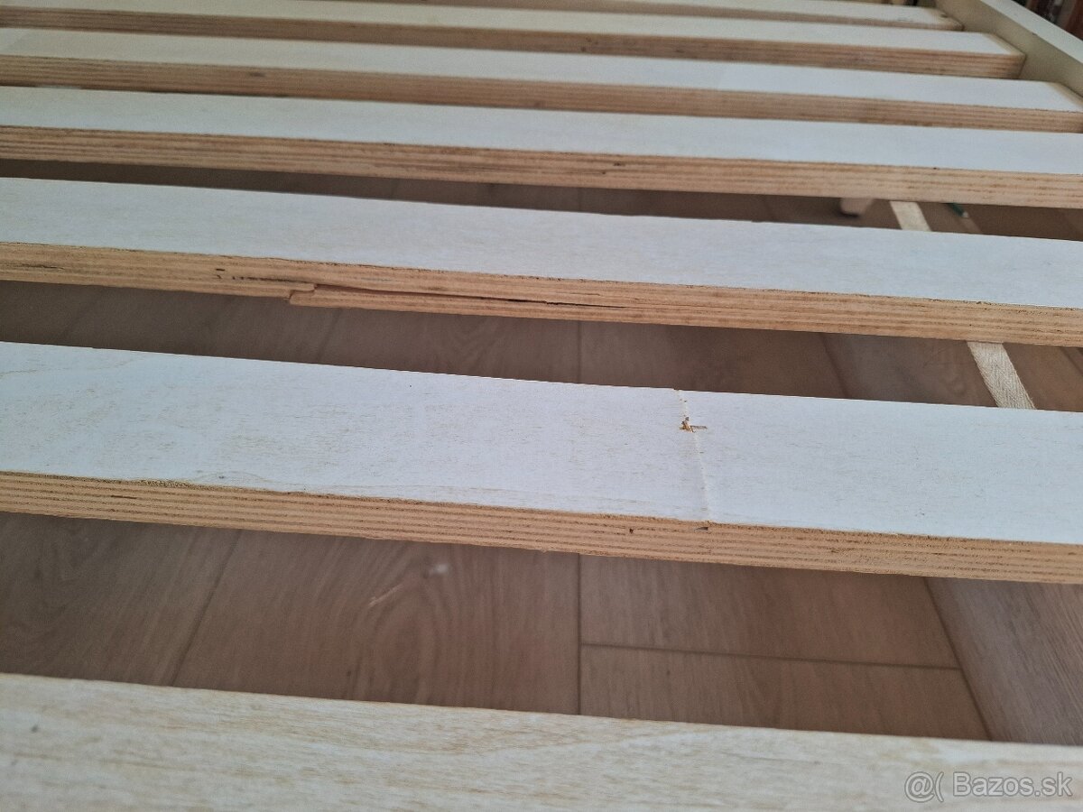 Rustikálna drevená posteľ s matracom - 11