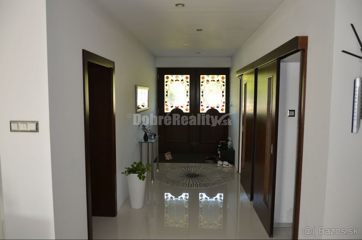 DOBRÉ REALITY - priestranný rodinný dom s veľkým pozemkom v - 11
