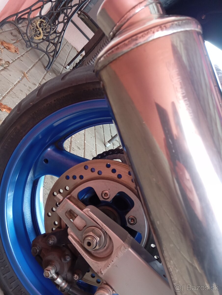 Suzuki GSX-R 1100 - 11