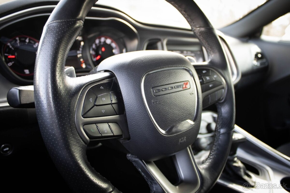 Dodge Challenger 5,7 HEMI RT - 11