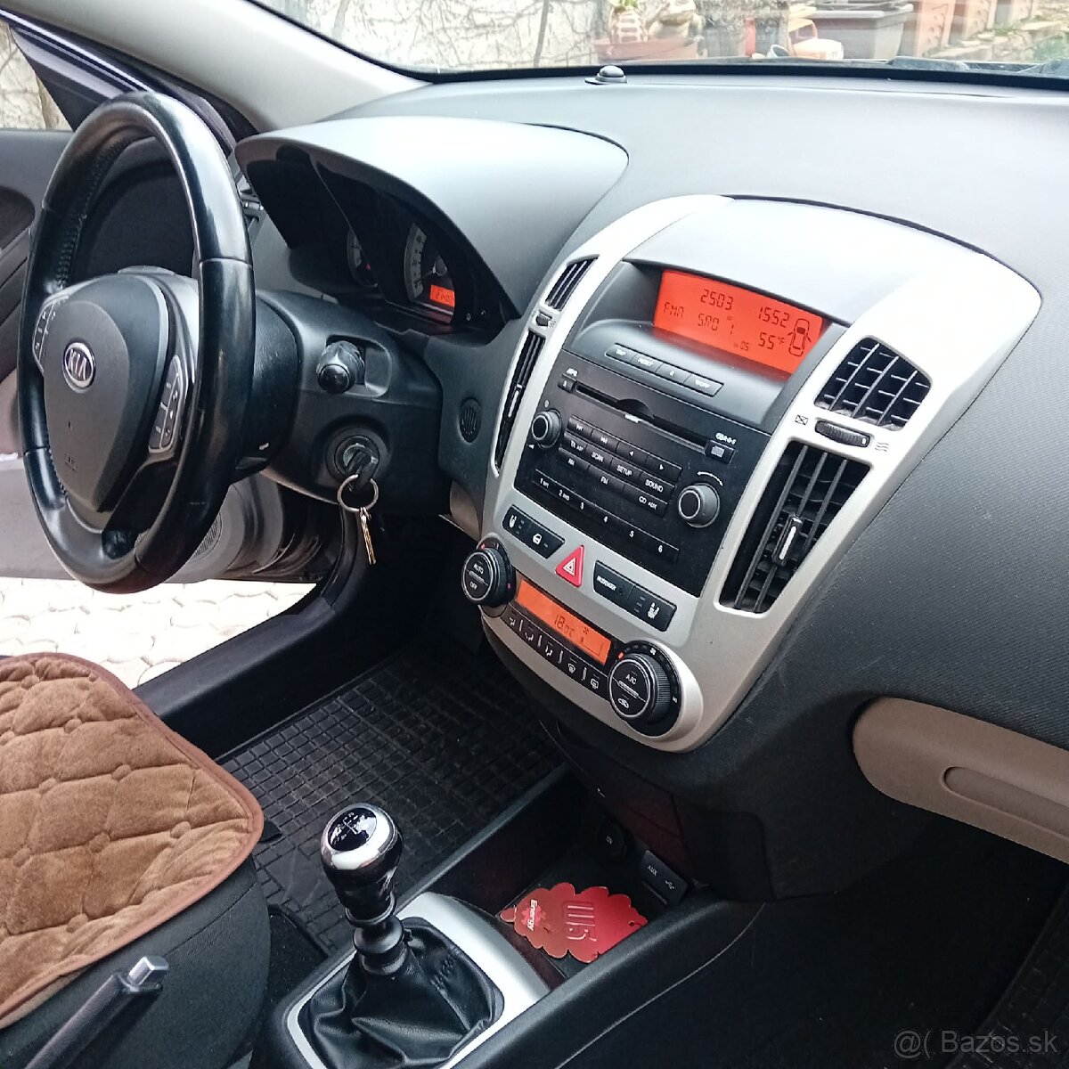 Predám Kia CEED 1.4 Benzin - 11