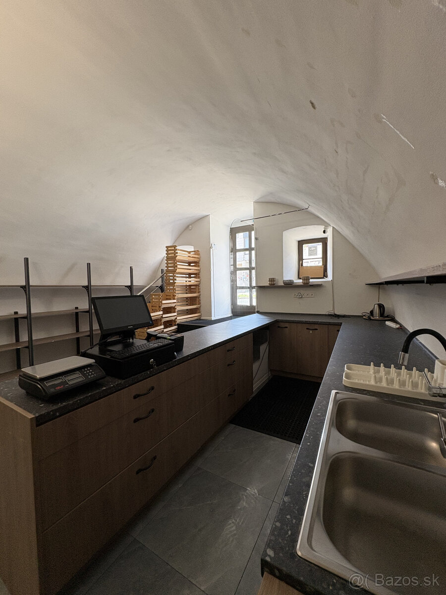 PREDAJ historického priestoru v srdci Trnavy - 11