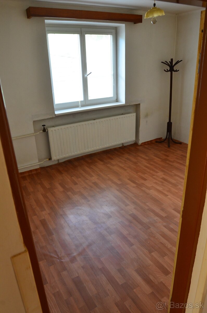 PREDÁM - rodinný dom Hrachovište Nové Mesto nad Váhom - 11