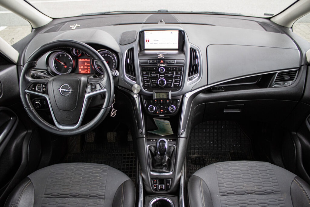 Opel Zafira 2013 - 11
