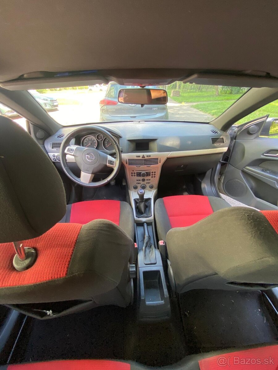 Predám Opel Astra H GTC 1,6 Benzín - 11