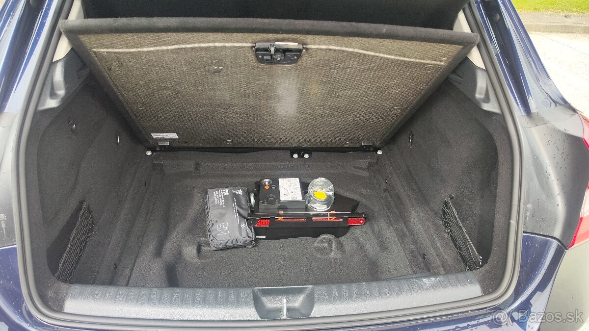 Mercedes Benz GLA 200D, - 11