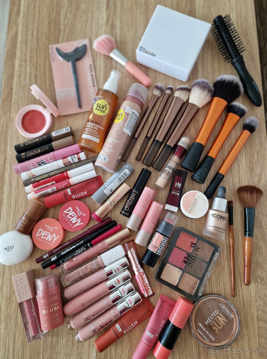 Veľký balík kozmetiky a štetcov - 11