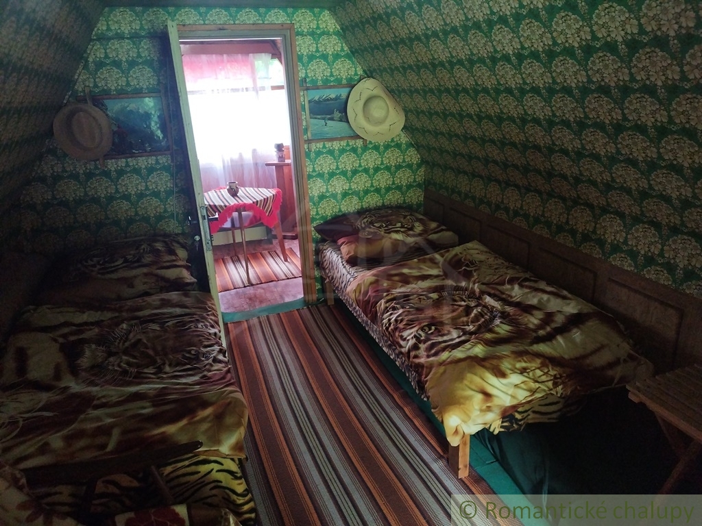 Dvojpodlažná chatka v tichej chatovej oblasti nad obcou Mo - 11