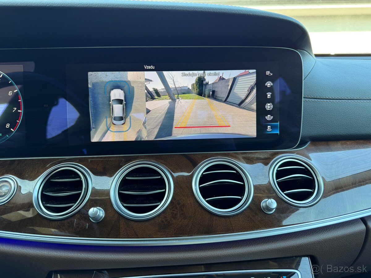 Mercedes-Benz E trieda Sedan - 11