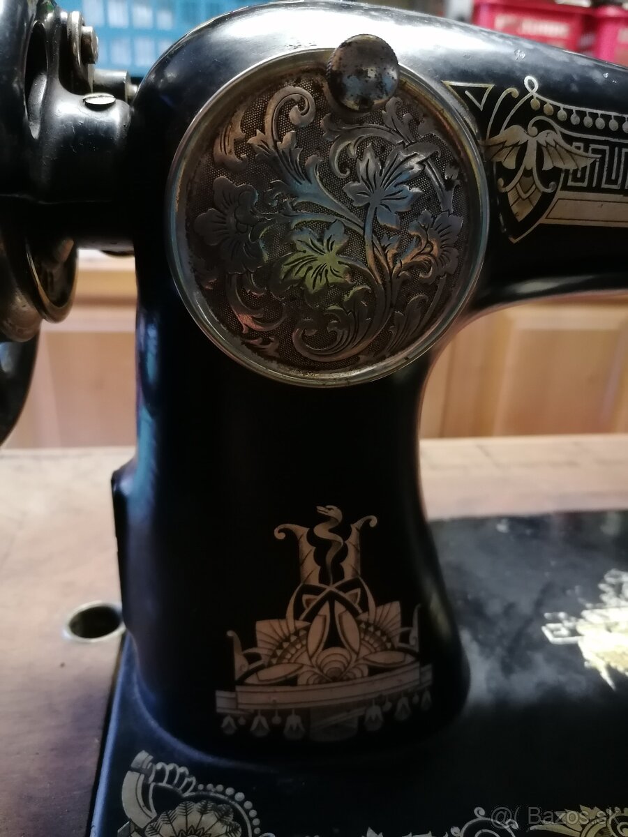 Antický šijací stroj Singer - 11