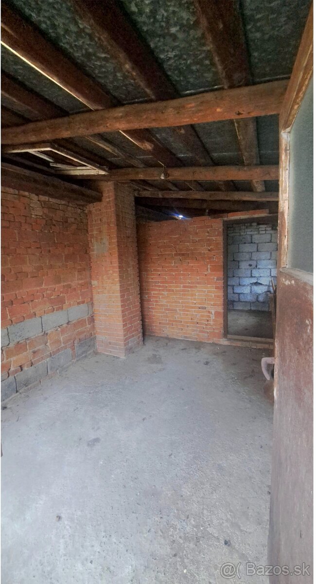 Na predaj rodinný dom v centre Vrábel v tichej uličke - 11