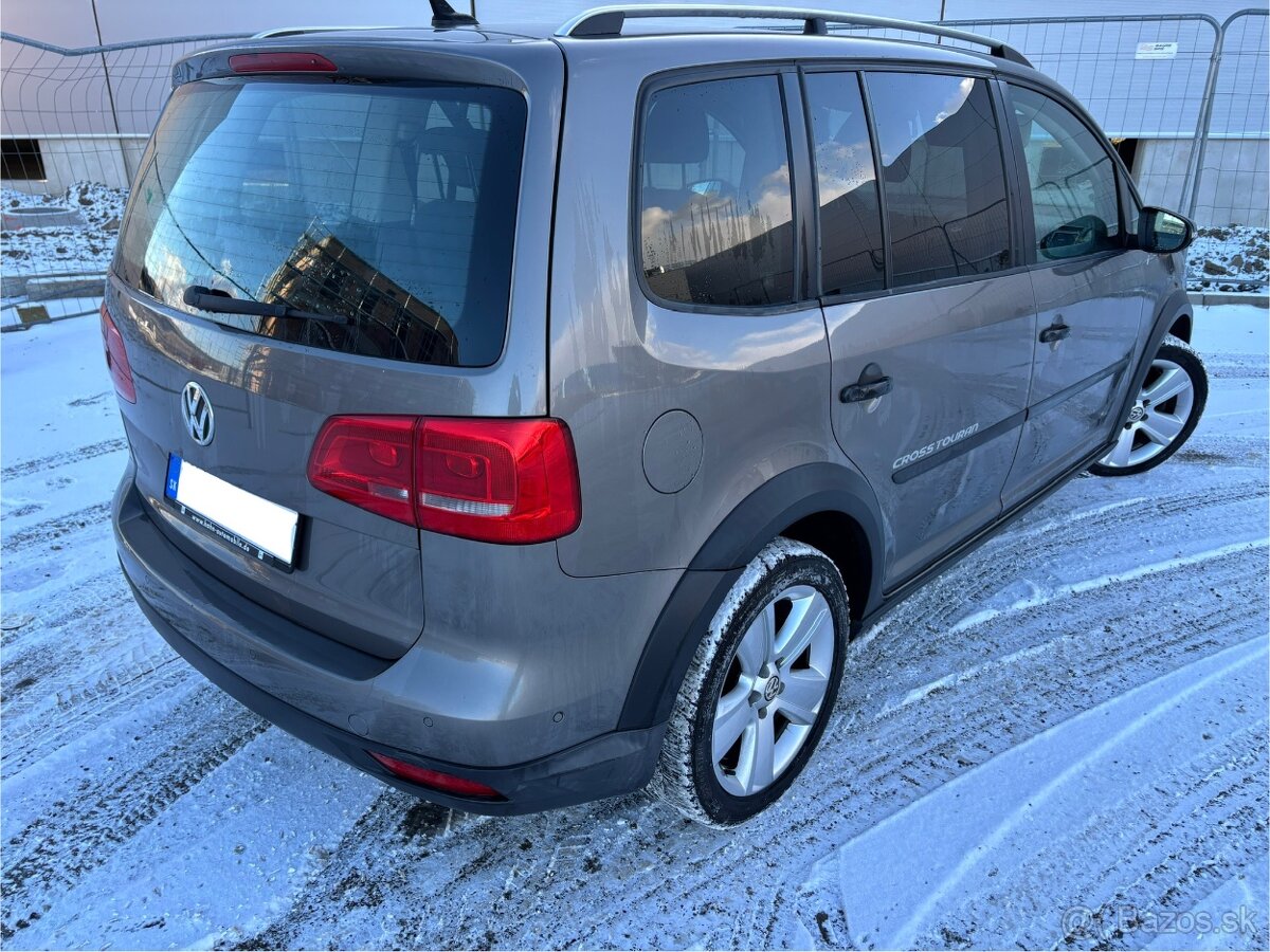 VOLKSWAGEN TOURAN CROSS 2,0 TDI - 11