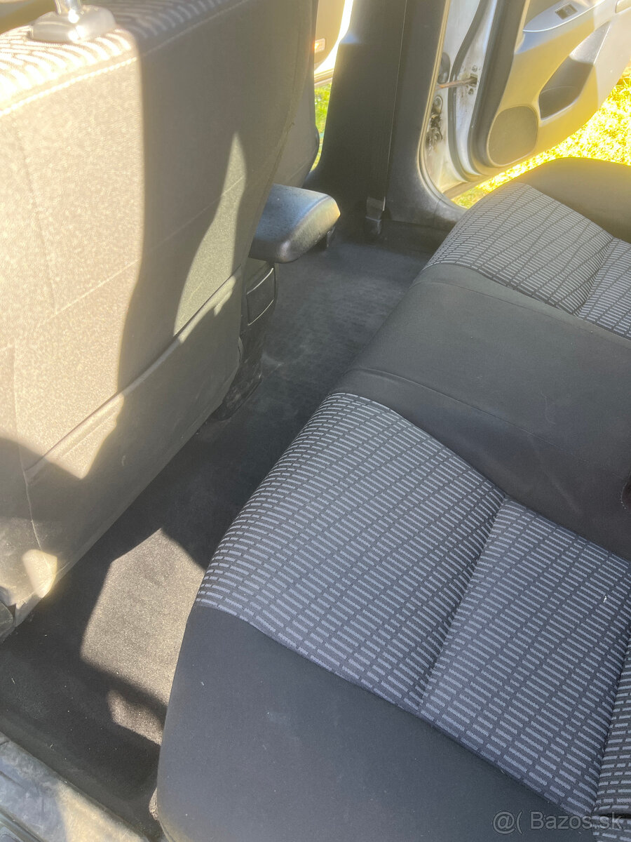 Avensis combi 2.2 D-cat - 11