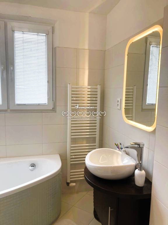 REZERVOVANÉ - Na predaj 4-izbový tehlový byt na Družbe - 11