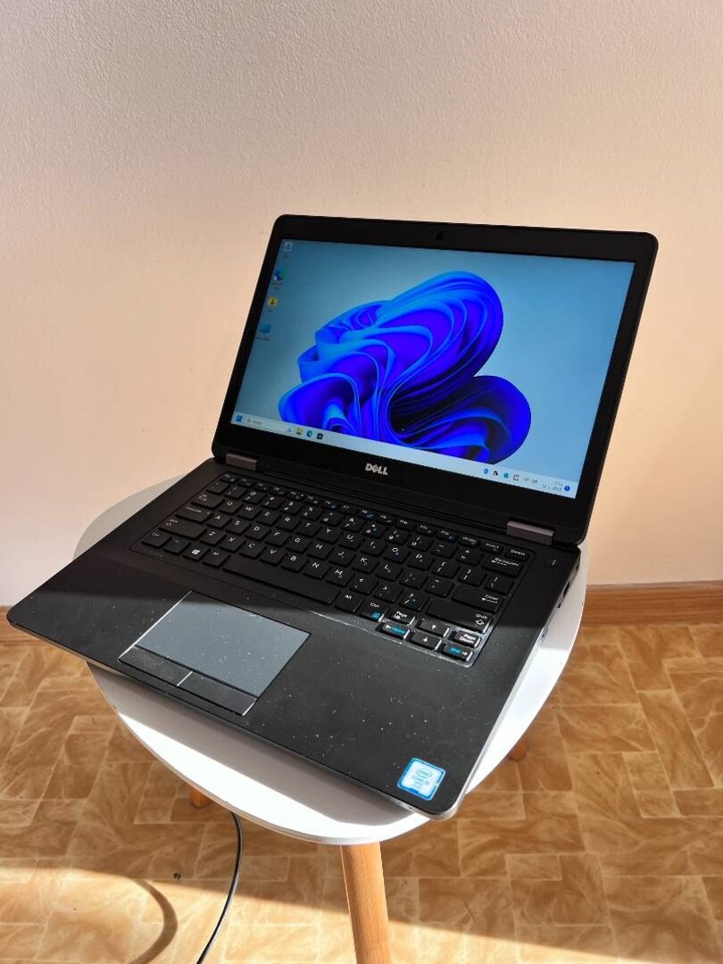 Notebook 14" DELL.Intel i5-6300U 2x2,40GHz.8gb ram.120g SSD - 11