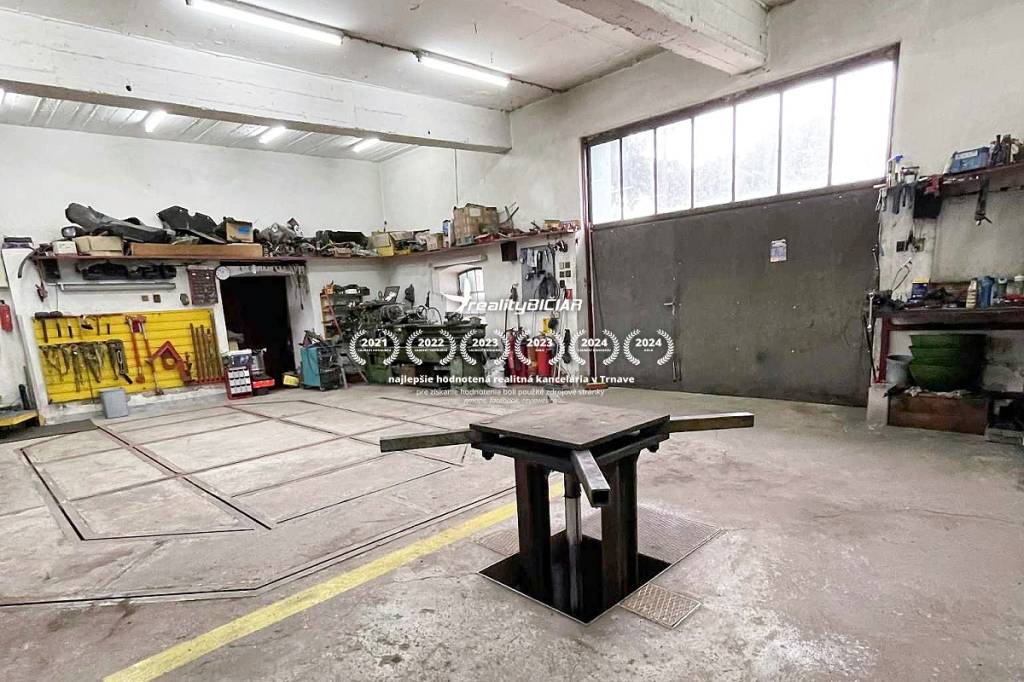 polyfunkčný objekt so 4-izbovým bytom v obci Pavlice - 11