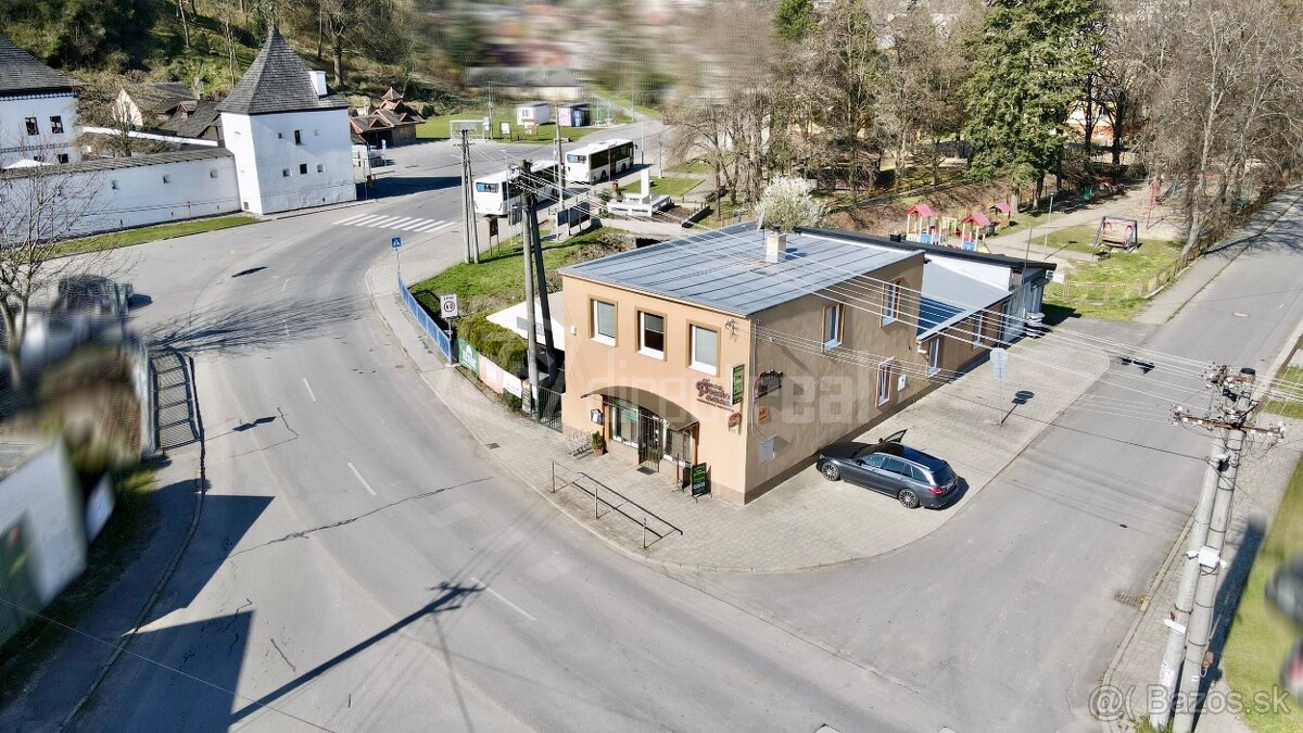 Penzión na námestí s vlastným barom a nenahraditeľným výhľad - 11