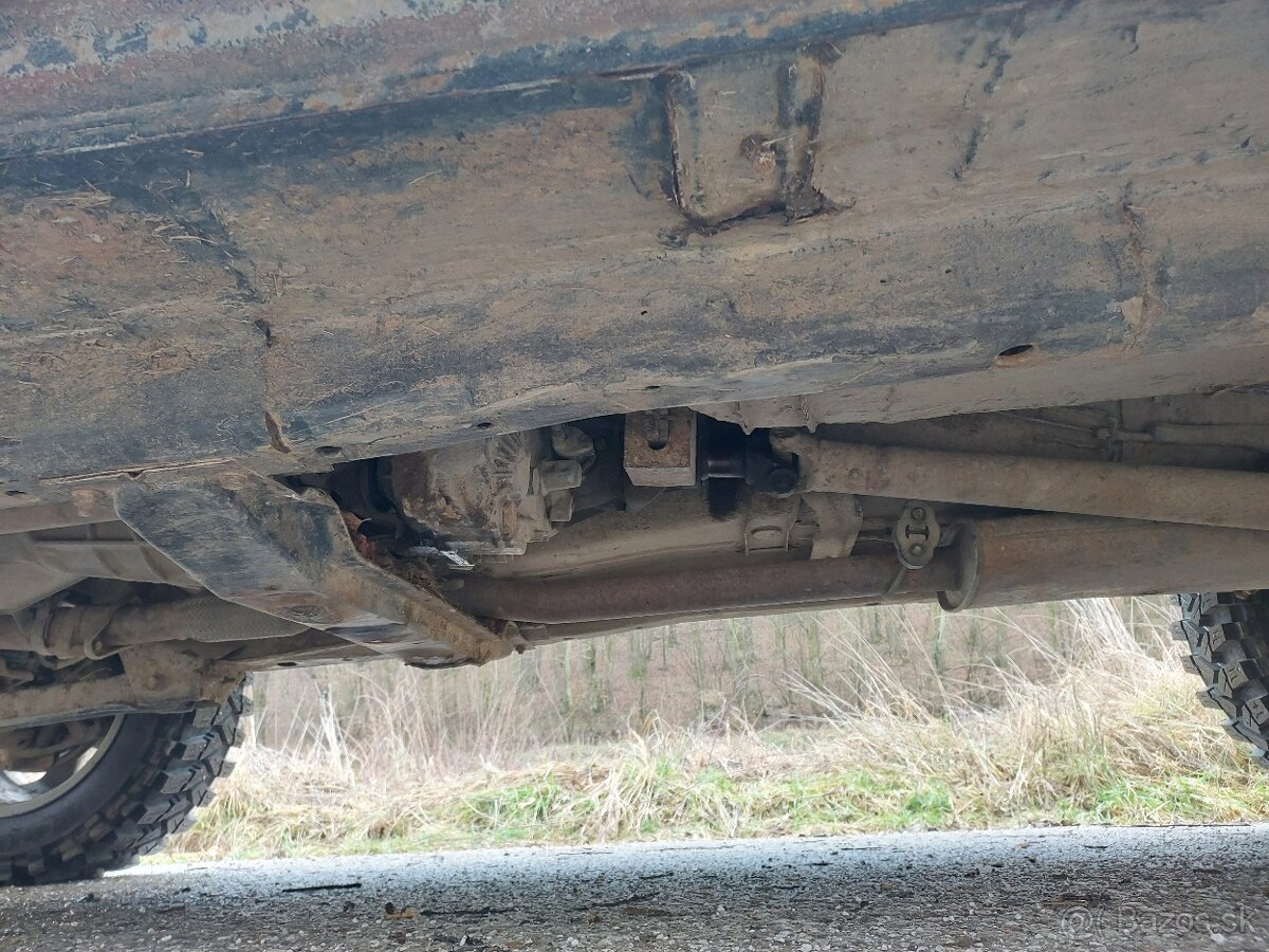 Predám Jeep Cherokee 2.5D 4x4 - 11