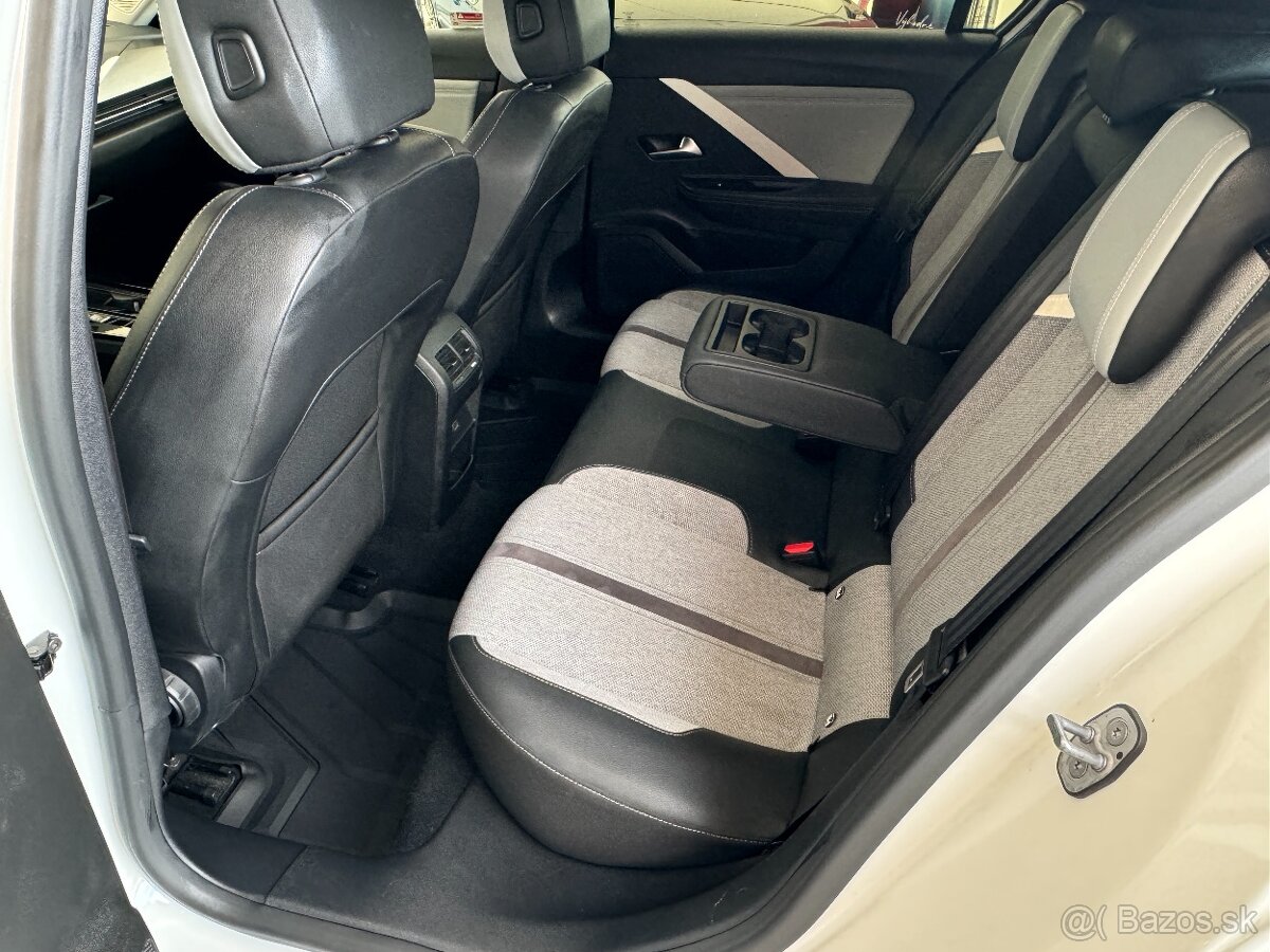 Opel Astra 1.2 Turbo A/T - 11