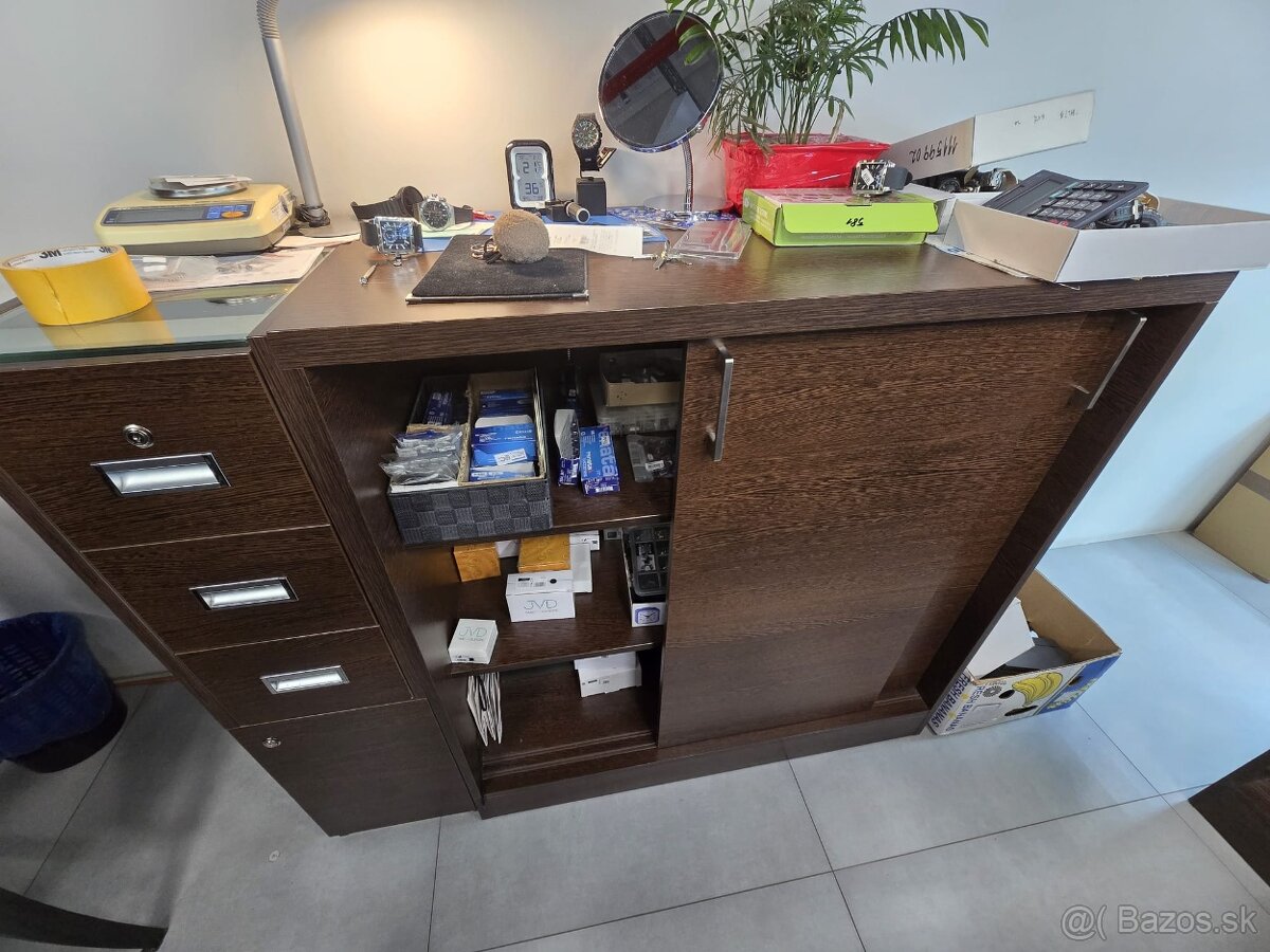 Presklenne podsvietene led vitriny, predajne pulty a skrinky - 11