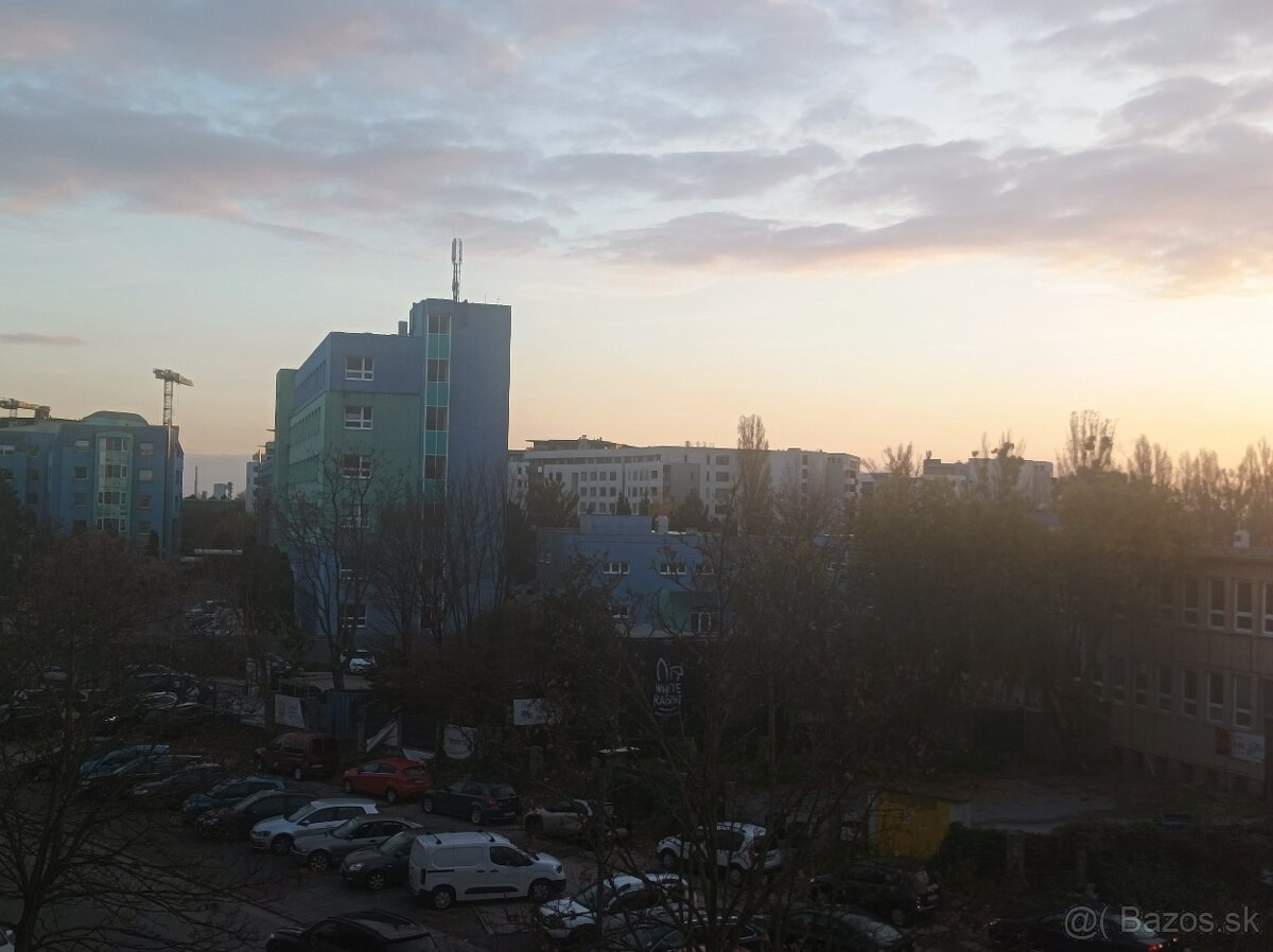 EXKLUZÍVNE 1i zrek.byt HRANICNA RUZINOV - 11