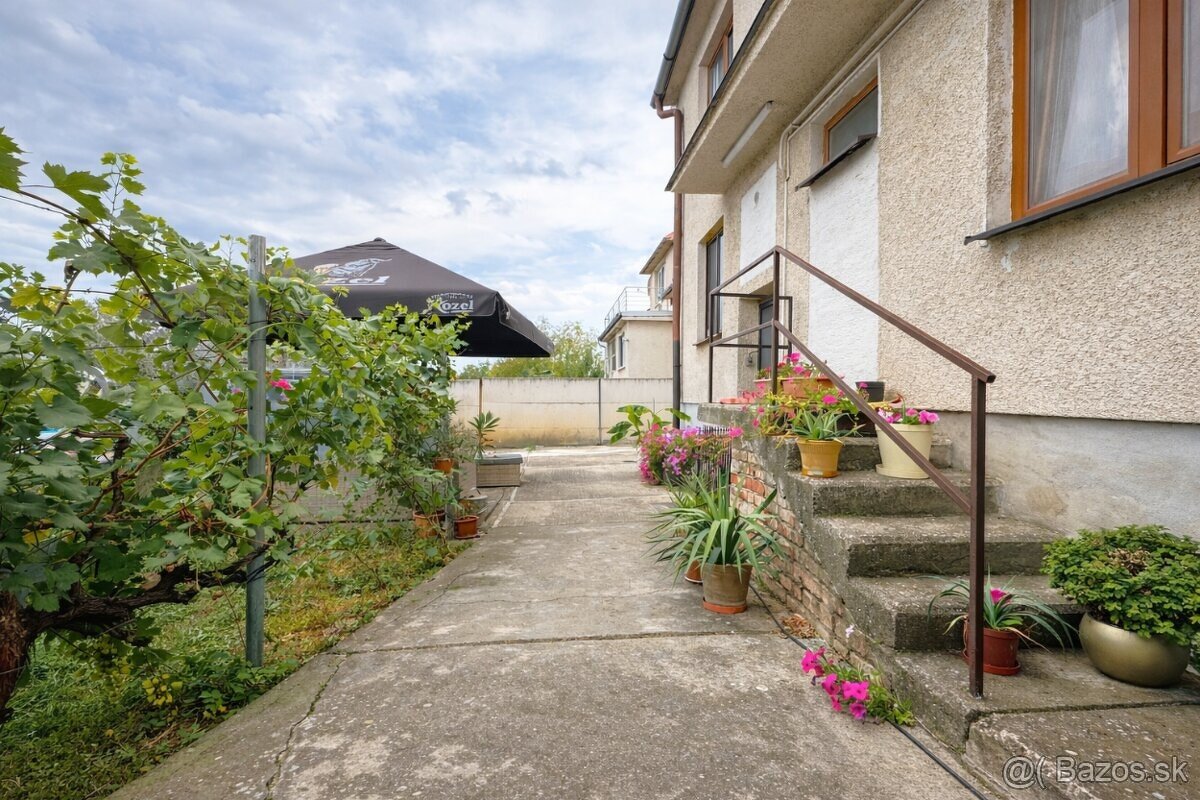 Veľký RD v obci Častkov na predaj - 11