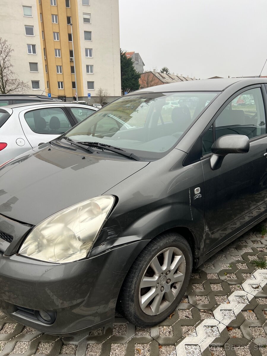 Toyota Corolla Verso 2.0 D-4D (7 miest) - 11