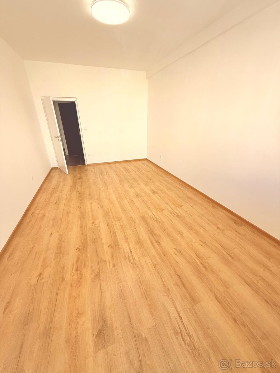 Na predaj 3 izbový zrekonšt.byt v Brezne-Mazorníkovo - 11