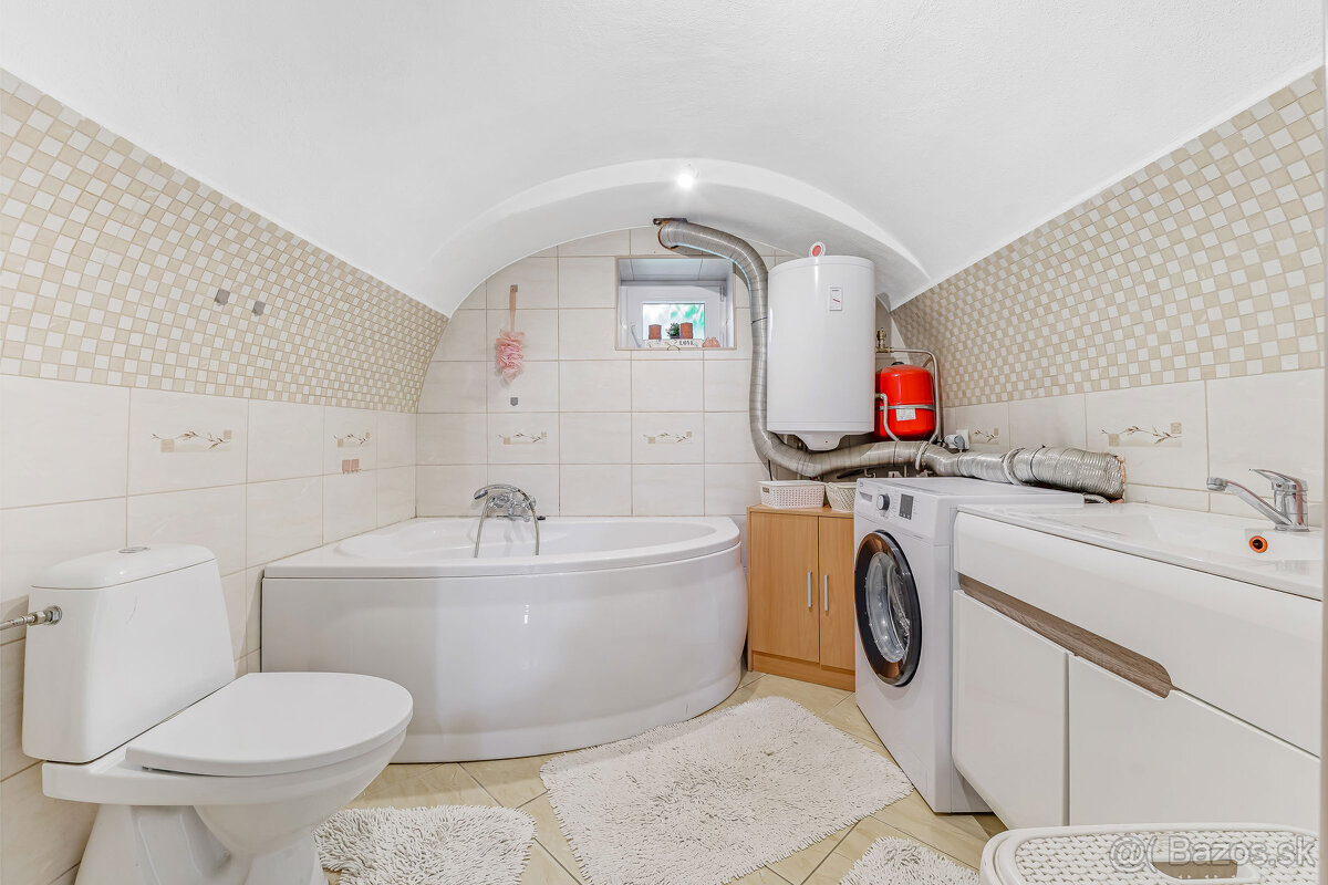 Na predaj útulný kamenný dom s garážou a záhradou |Turňa n/B - 11