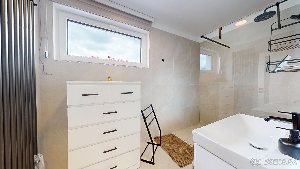 3izbový apartmán s terasou a záhradou v rakúskych Alpách - 11