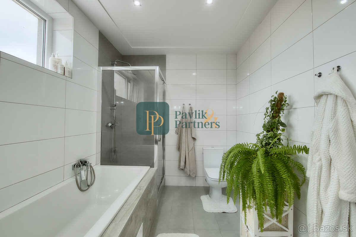 Predaj 4 izbový moderný rodinný dom, garáž, zariadený - 11