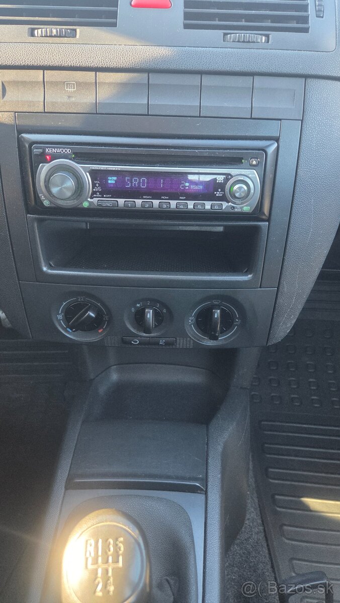 Škoda Fabia 1.2i 47 kW rok 2005 - 11