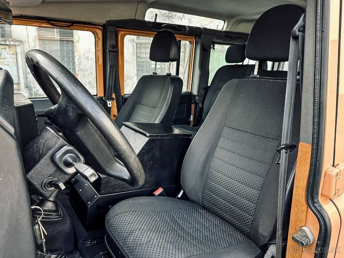 Land Rover Defender 110 2.4 SW SE - 11