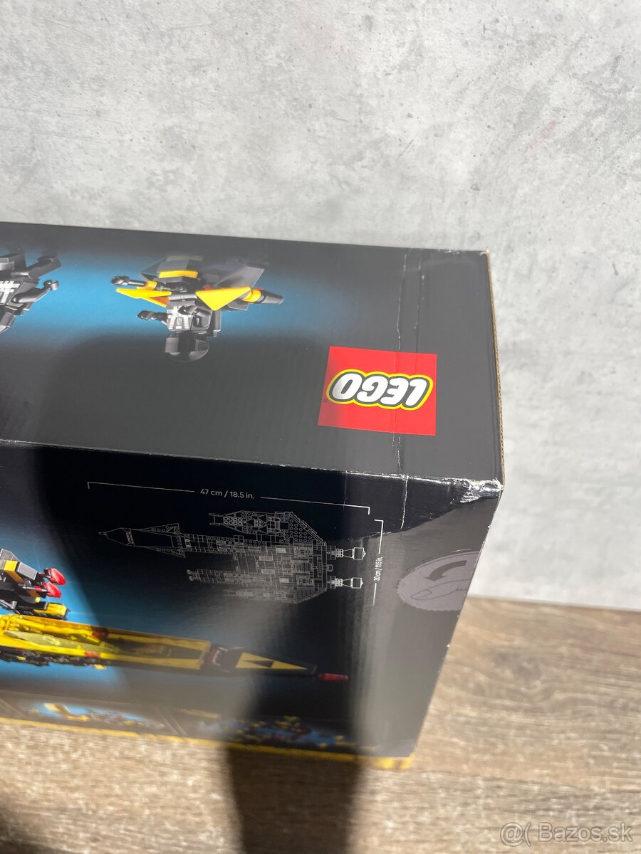 LEGO Icons 10355 Blacktron Renegade - 11